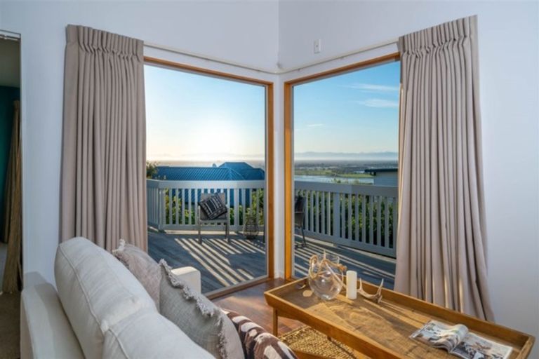 Photo of property in 5 Dunkeld Lane, Redcliffs, Christchurch, 8081