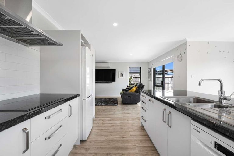 Photo of property in 6 Navy Lane, Papamoa, 3118