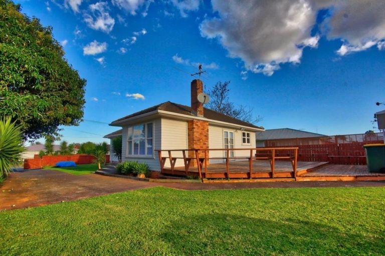 Photo of property in 1 Surrey Street, Manurewa, Auckland, 2102