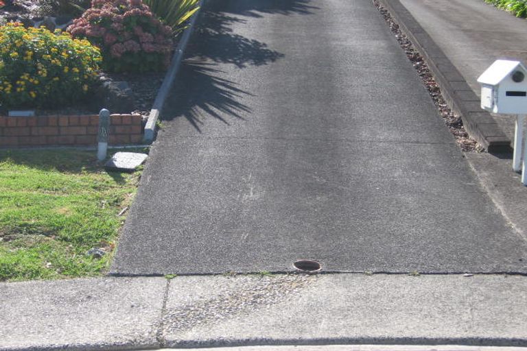 Photo of property in 14 Cashmere Place, Glenfield, Auckland, 0629