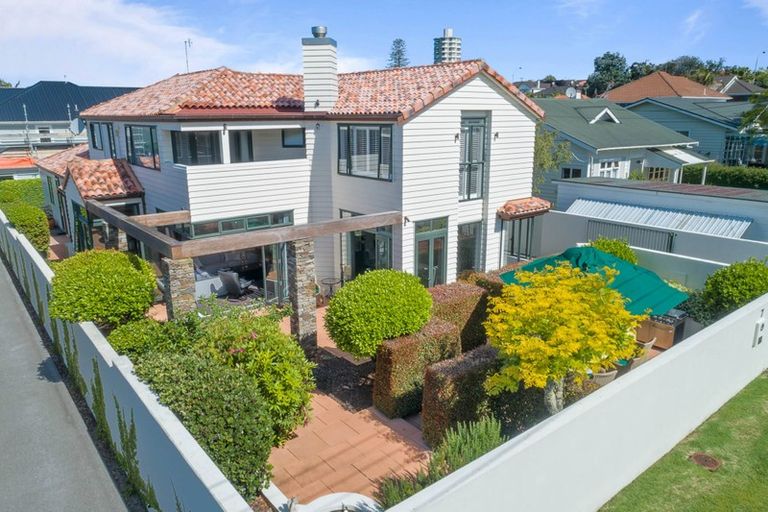 Photo of property in 7 Frieston Road, Milford, Auckland, 0620