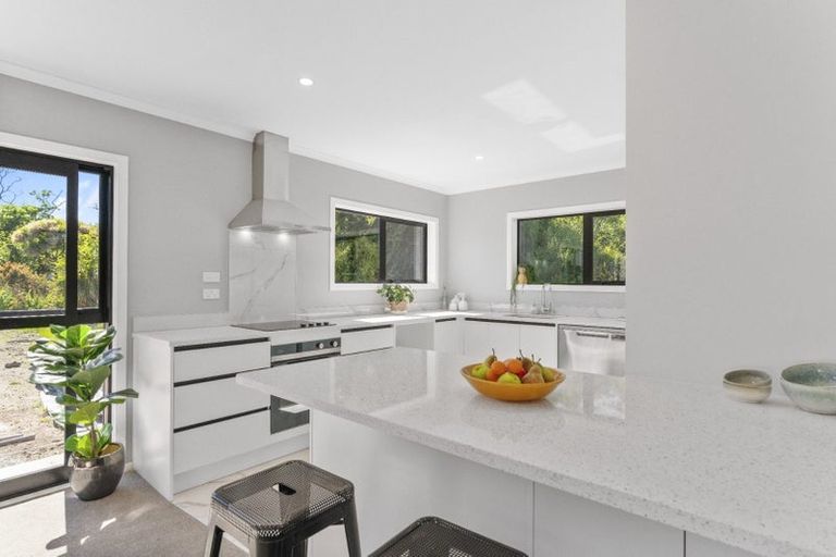 Photo of property in 10 Winnie Close, Acacia Bay, Taupo, 3330