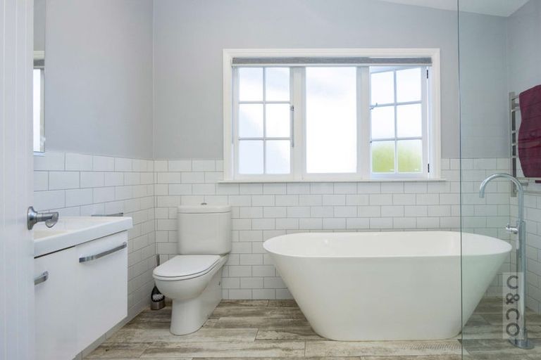 Photo of property in 11 Taupaki Road, Taupaki, 0782