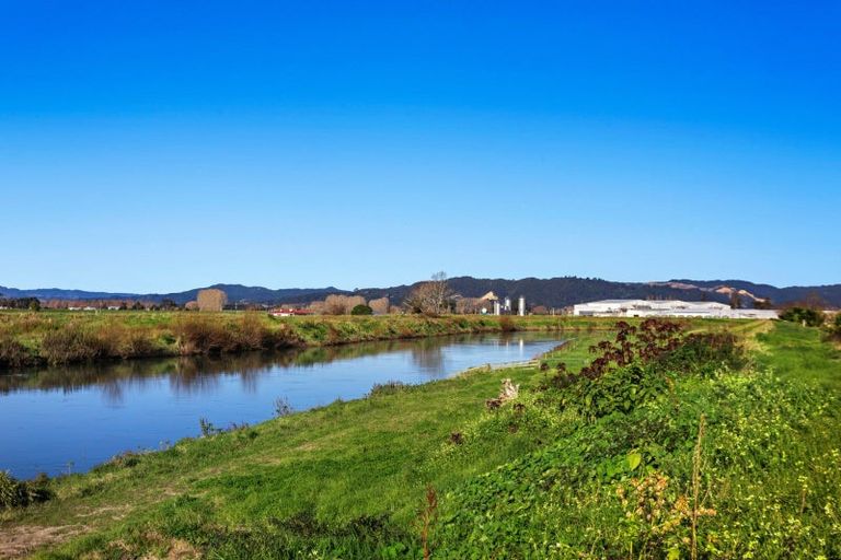 Photo of property in 81 College Road, Edgecumbe, 3120