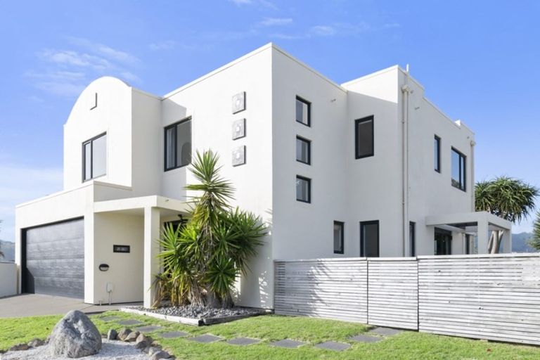 Photo of property in 21 Observation Place, Paraparaumu, 5032