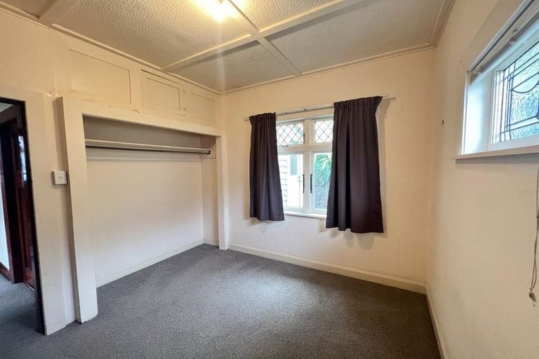 Photo of property in 9 Hungerford Road, Lyall Bay, Wellington, 6022