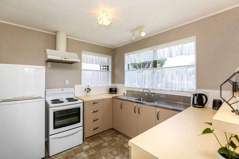 Photo of property in 2/13 Karamu Street, Strandon, New Plymouth, 4312