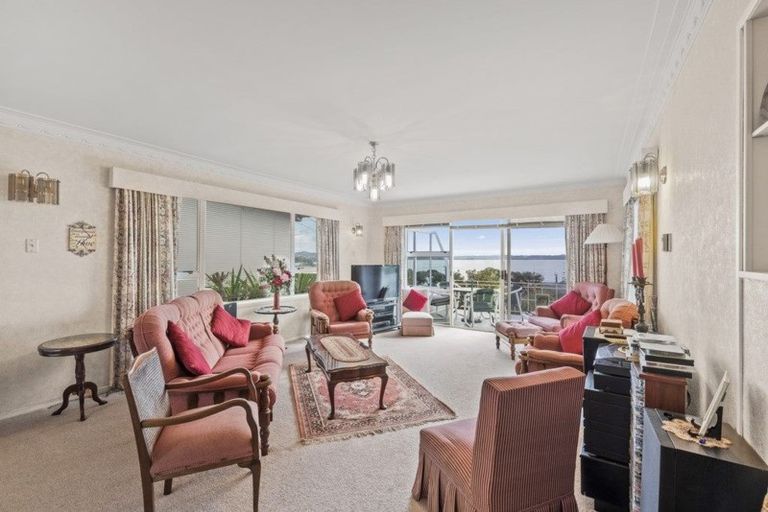 Photo of property in 31 De Luen Avenue, Tindalls Beach, Whangaparaoa, 0930