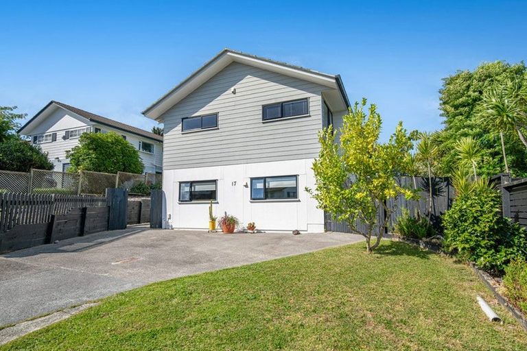 Photo of property in 17 Leiden Place, Totara Vale, Auckland, 0629