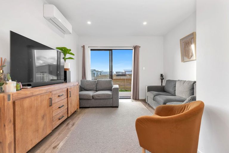 Photo of property in 48 Parahau Road, Papakura, 2110