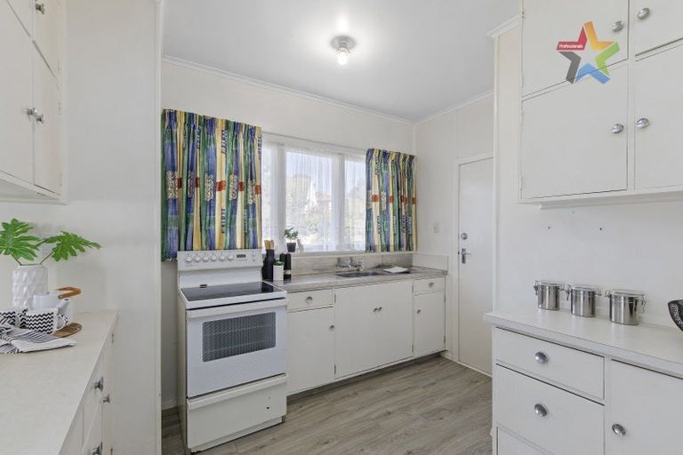 Photo of property in 58 Holborn Drive, Stokes Valley, Lower Hutt, 5019