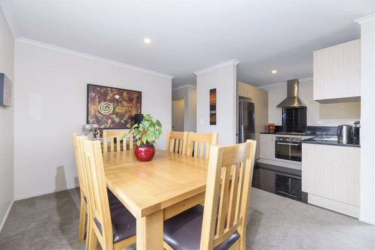 Photo of property in 17 Anna Lane, Glen Eden, Auckland, 0602