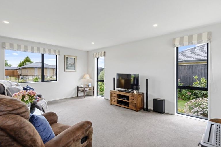 Photo of property in 16 Cressy Place, Darfield, 7510