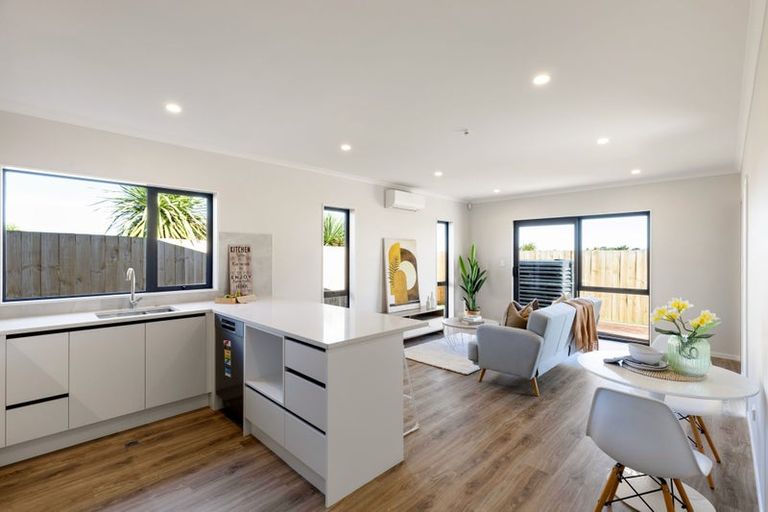 Photo of property in 2/1 Mitcham Avenue, Forest Lake, Hamilton, 3200