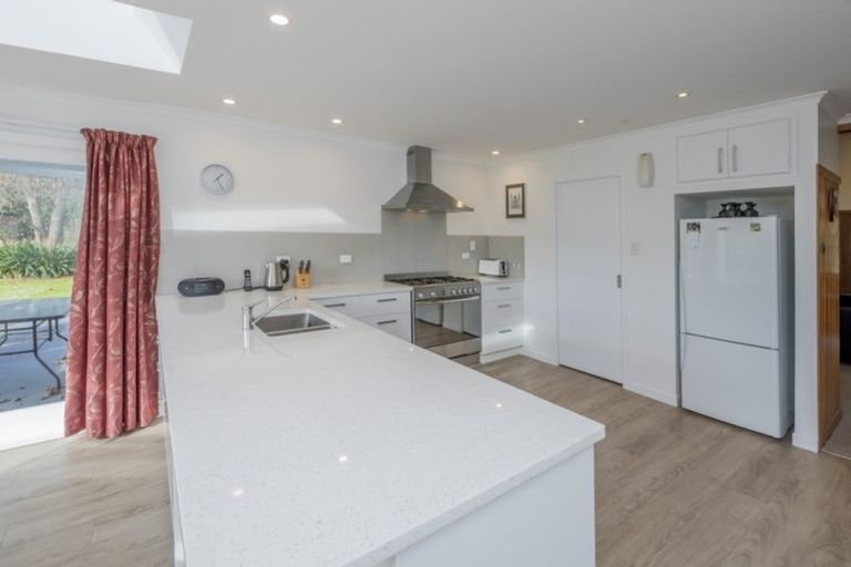 Photo of property in 72 Avenue North Road, Levin, 5510