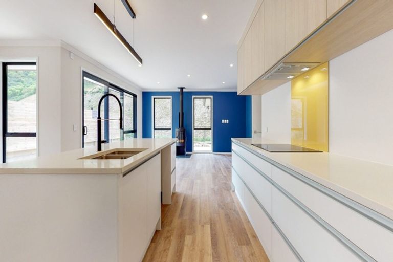 Photo of property in 122 Silverstream Road, Crofton Downs, Wellington, 6035