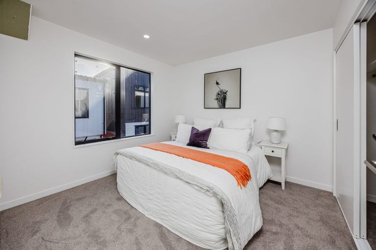 Photo of property in 6/24 Tupaki Place, Pakuranga Heights, Auckland, 2010