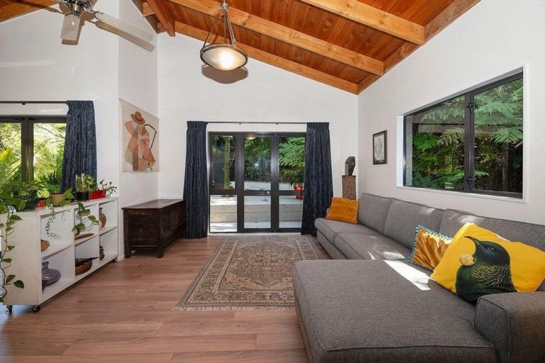 Photo of property in 24 Valley Road, Titirangi, Auckland, 0604