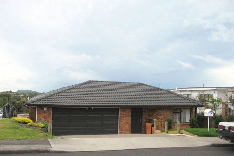 Photo of property in 17 Glenshee Place, Highland Park, Auckland, 2010