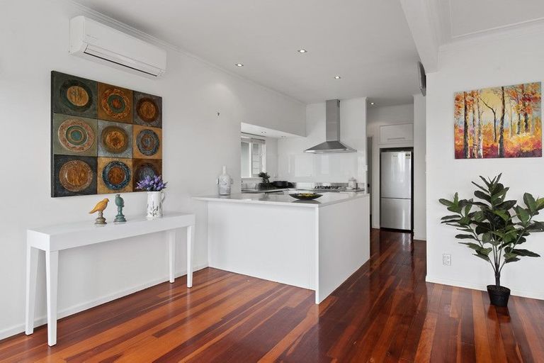 Photo of property in 14 Bank Street, Hillcrest, Auckland, 0627