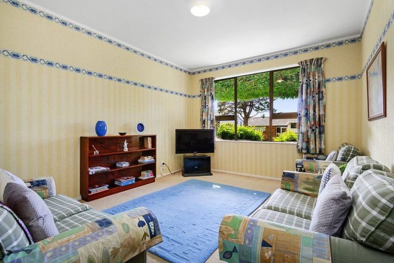 Photo of property in 34 Greyfriars Crescent, Tawa, Wellington, 5028