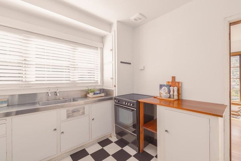 Photo of property in 30 Jacksons Road, Lyttelton, 8082