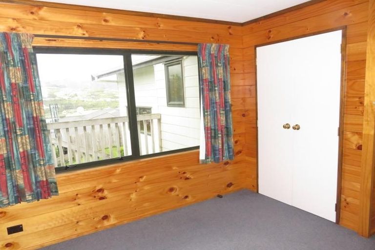 Photo of property in 4 Chastudon Place, Tawa, Wellington, 5028