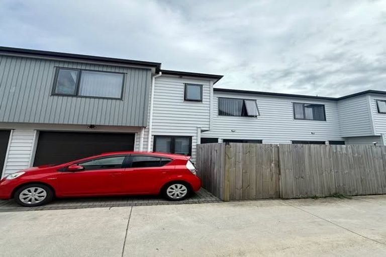 Photo of property in 2/71 Huia Road, Papatoetoe, Auckland, 2025