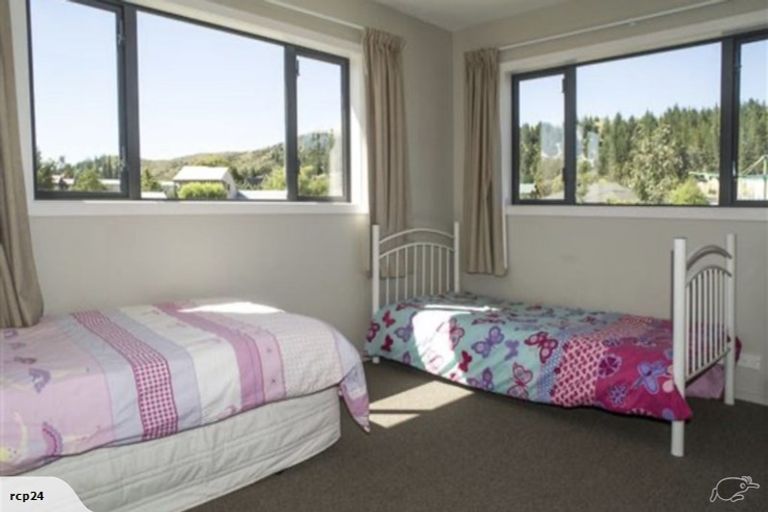 Photo of property in 12 Criffel Place, Luggate, Cromwell, 9383