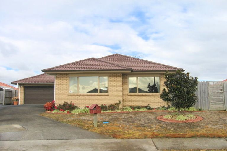 Photo of property in 10 Brosna Place, East Tamaki, Auckland, 2016