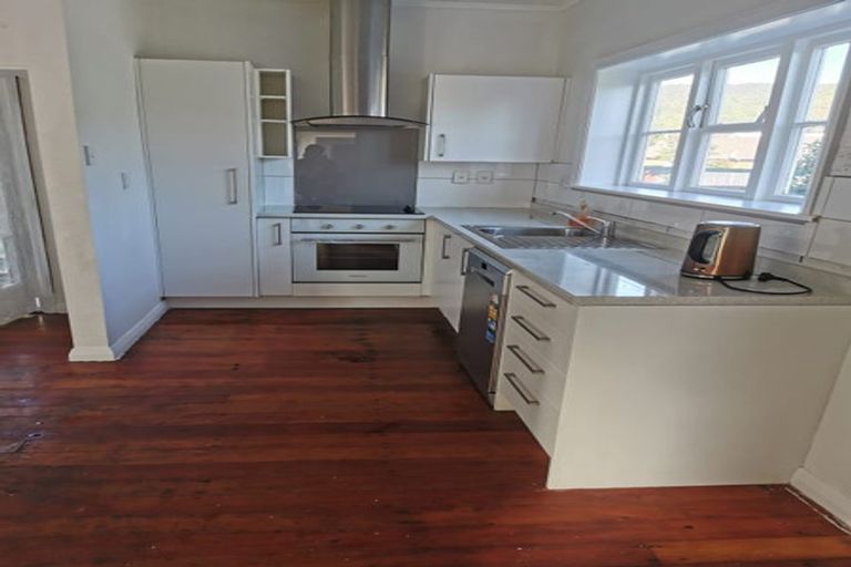 Photo of property in 28 Jutland Street, Waterloo, Lower Hutt, 5011