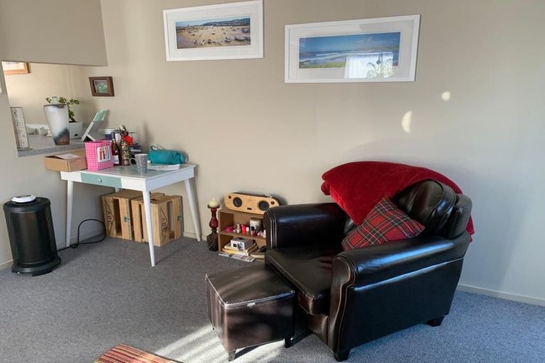 Photo of property in 3/49 Apu Crescent, Lyall Bay, Wellington, 6022