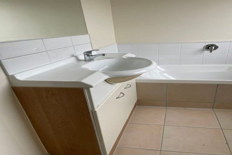 Photo of property in 53 Robin Brooke Drive, Flat Bush, Auckland, 2019