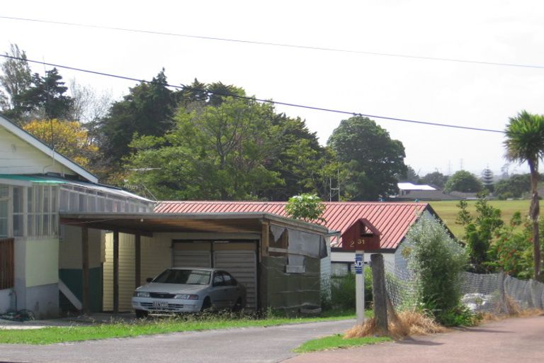 Photo of property in 2/31 St Leonards Road, Kelston, Auckland, 0602