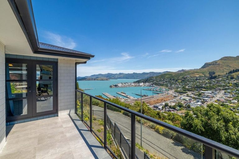 Photo of property in 10 Foster Terrace, Lyttelton, 8082