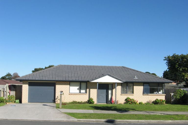 Photo of property in 47 Glenveagh Park Drive, Weymouth, Auckland, 2103