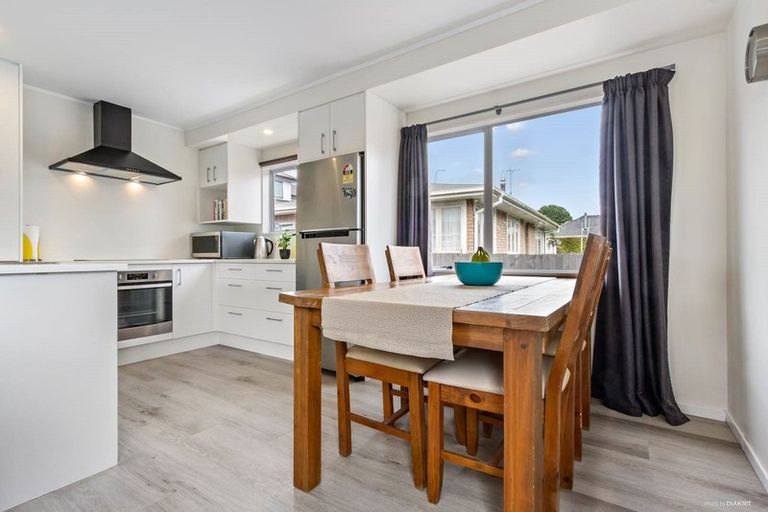 Photo of property in 1/12 Brookfield Road, Te Atatu Peninsula, Auckland, 0610
