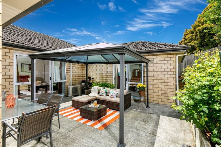 Photo of property in 39 Northbrook Close, Greenhithe, Auckland, 0632