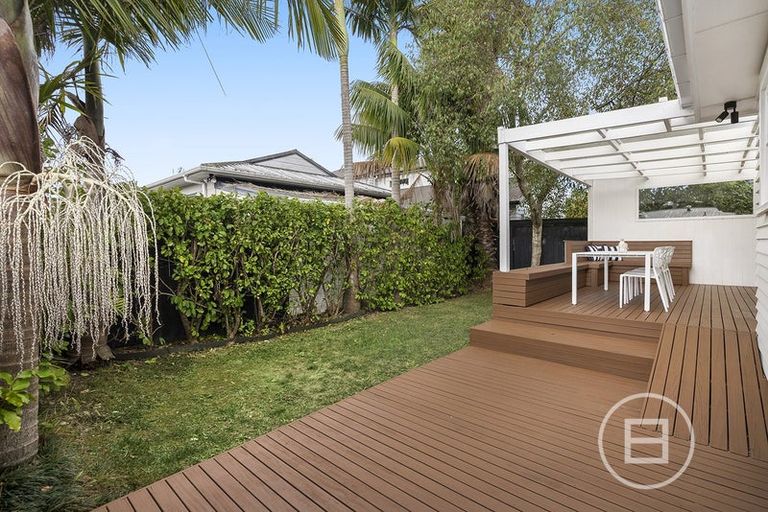 Photo of property in 1/17 Hillcrest Avenue, Hillcrest, Auckland, 0627