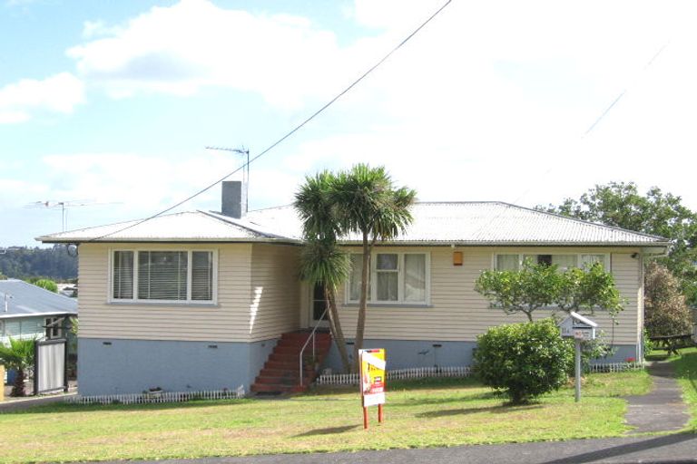 Photo of property in 2/11 Aeroview Drive, Beach Haven, Auckland, 0626