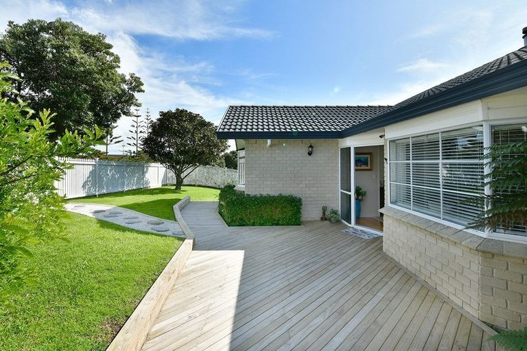 Photo of property in 28 Alec Craig Way, Gulf Harbour, Whangaparaoa, 0930