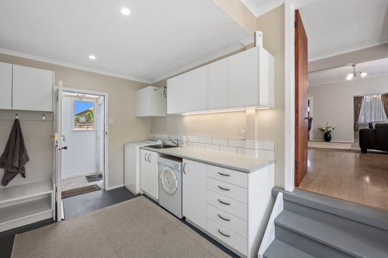 Photo of property in 13 Karaka Street, Helensville, 0800