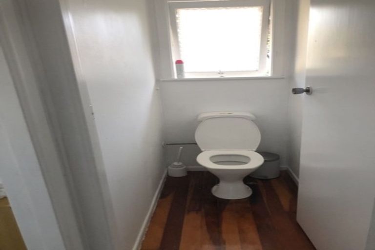 Photo of property in 8 Cheryl Place, Hillcrest, Auckland, 0627