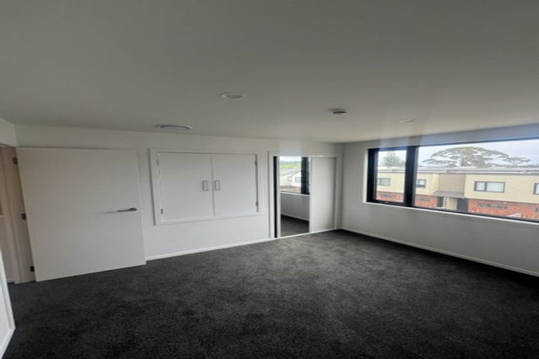 Photo of property in 14 Te Puketoka Lane, Mangere, Auckland, 2022