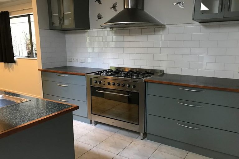 Photo of property in 30b Brunton Place, Glenfield, Auckland, 0629