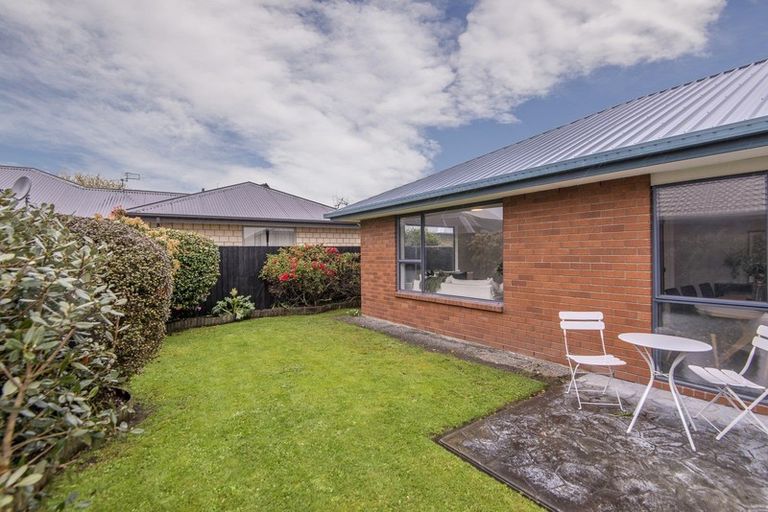 Photo of property in 1/14 Innisfree Place, Northwood, Christchurch, 8051