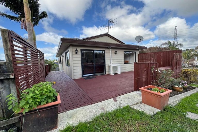 Photo of property in 16 Faram Place, Massey, Auckland, 0614