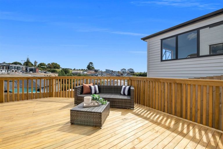 Photo of property in 36 Mcwhirters Farm Lane, Massey, Auckland, 0614