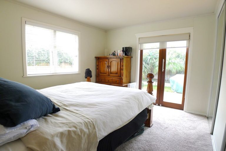 Photo of property in 1/50 Sylvan Avenue, Northcote, Auckland, 0627