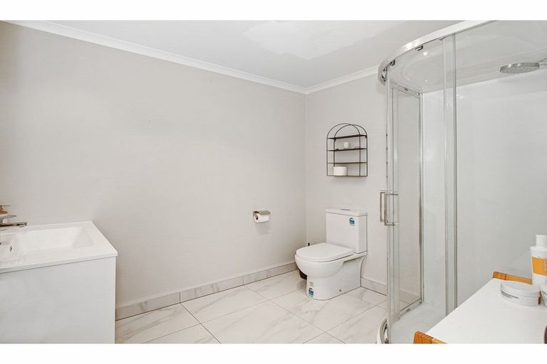 Photo of property in 8b Lumbarda Drive, Kumeu, 0810